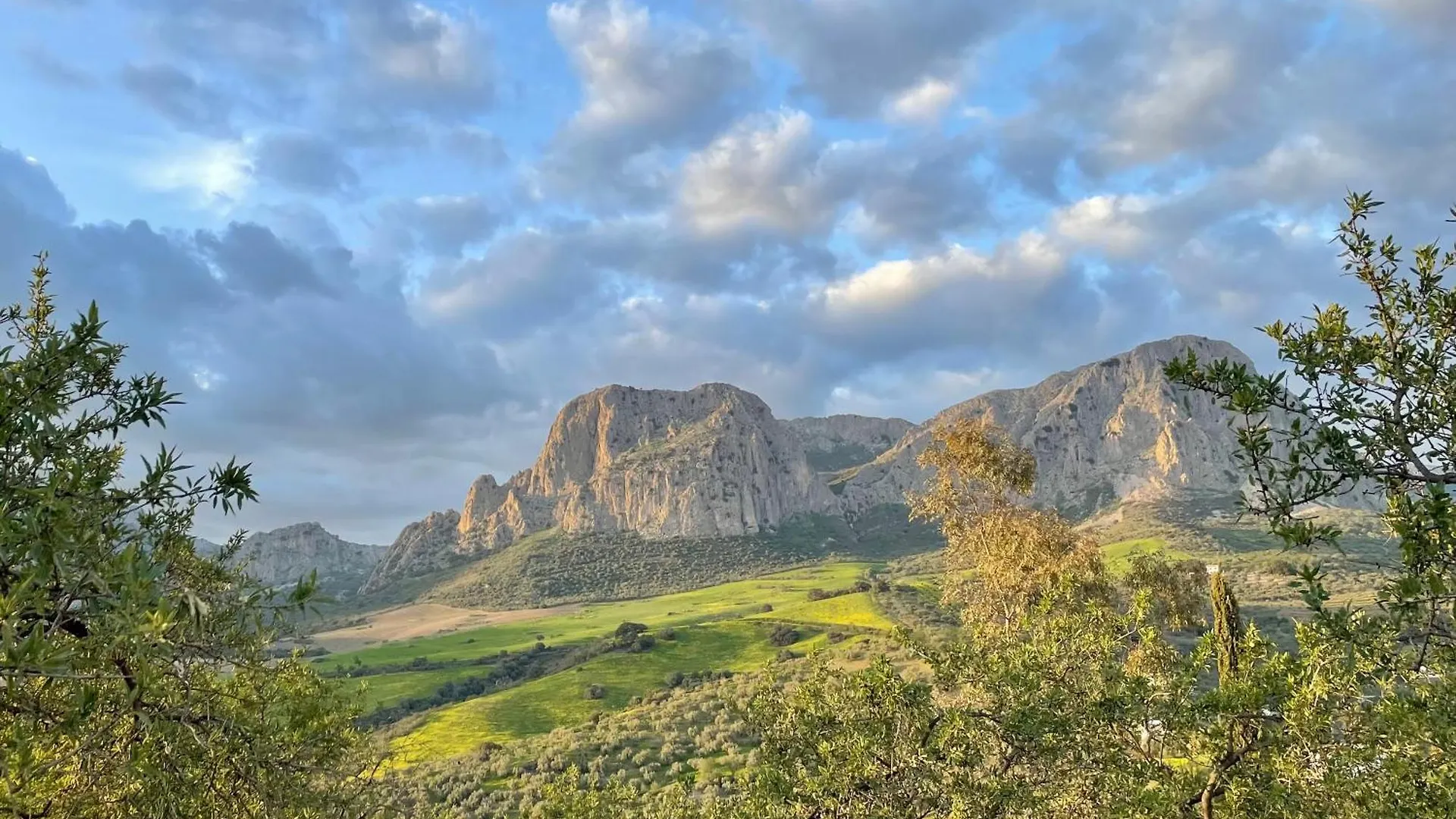 Ríogordo Romantische Finca Nahe Malaga, Kreativ Einzigartig בית נופש