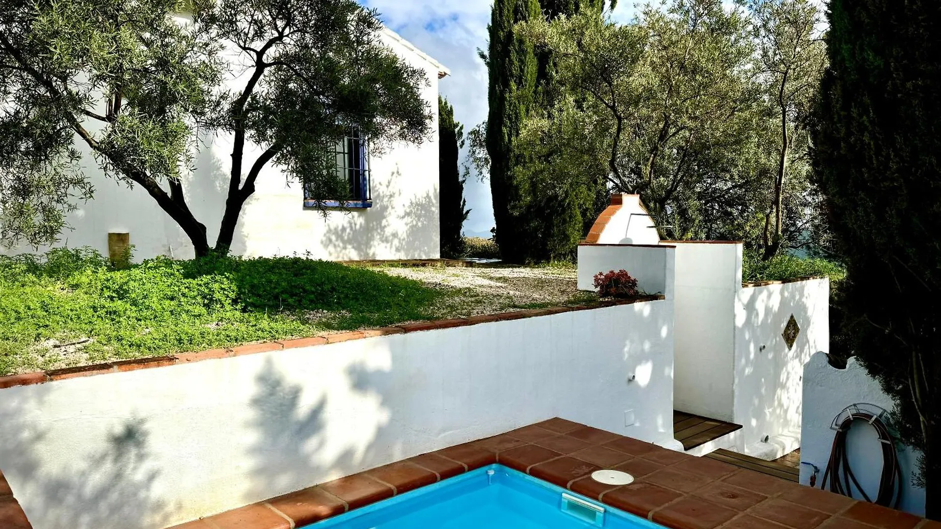 Ríogordo Romantische Finca Nahe Malaga, Kreativ Einzigartig בית נופש